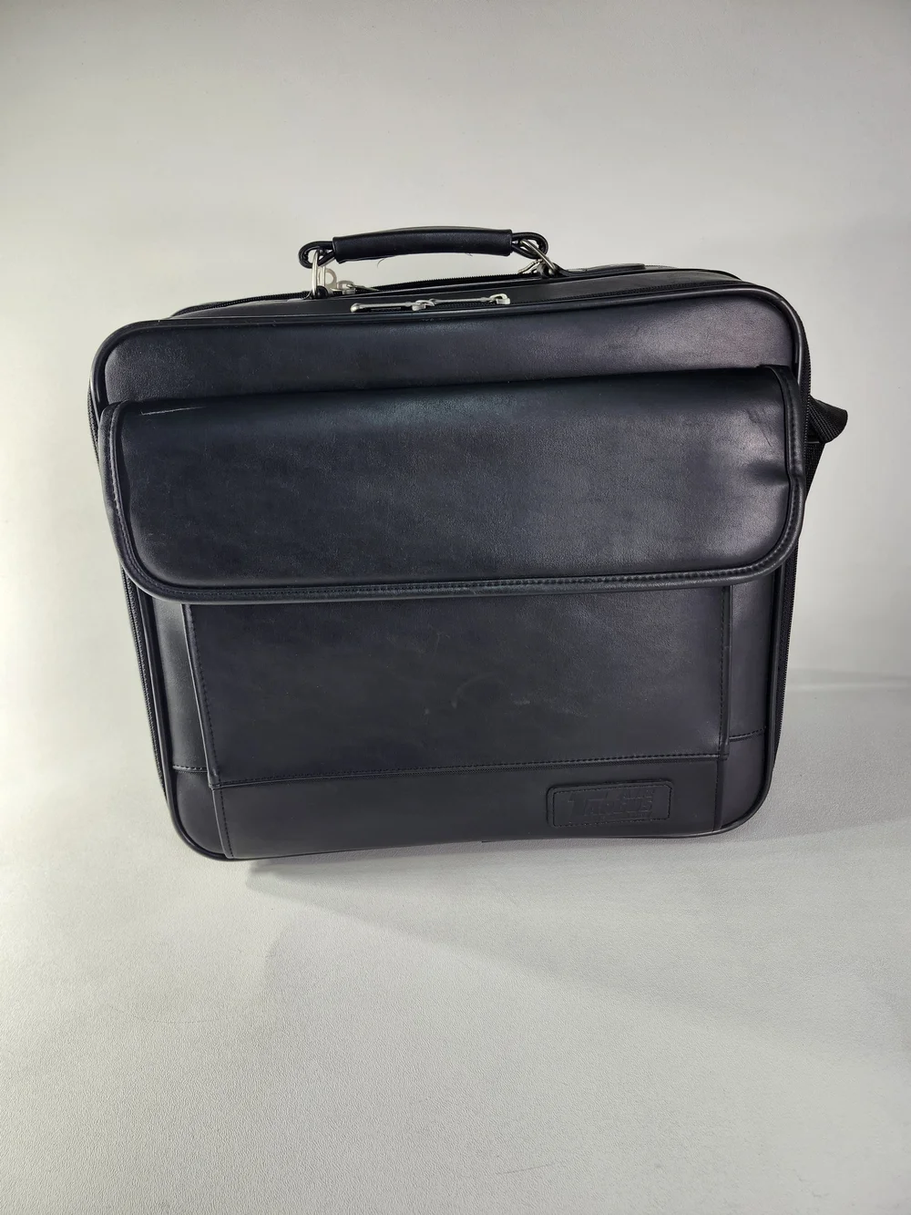 Air Targus Men's Black Leather Briefcase - Classic Professional Carry